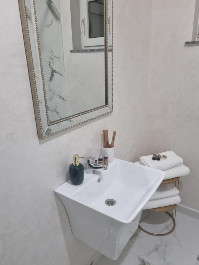 Tesa Boutique Hotel Târgu Neamț Exteriör bild